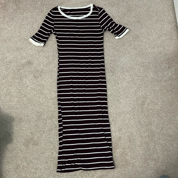 Ribbed bodycon maroon dress - Picture 1 of 4